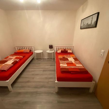 Ferienwohnung - Monteurwohnung Familie Houri Neupotz Esterno foto